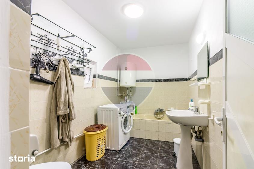 Casă cu 5 camere cu Teren 1842 Mp în Teiș