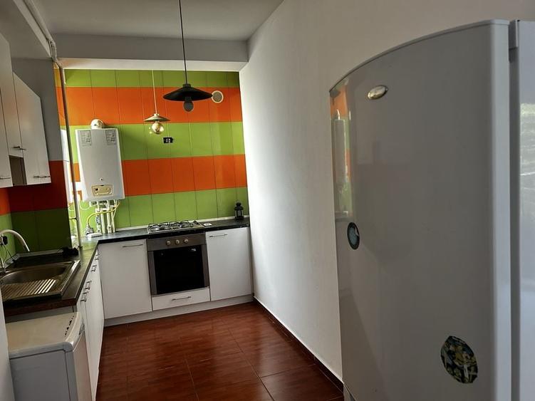 Apartament cu 2 camere semidecomandat în Roșu