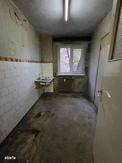 Apartament cu 3 camere semidecomandat în Tătărași