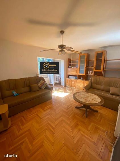 Apartament cu 3 camere semidecomandat în Central