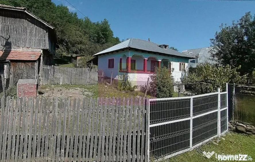Casă cu 3 camere cu Teren 3410 Mp în Aluniș