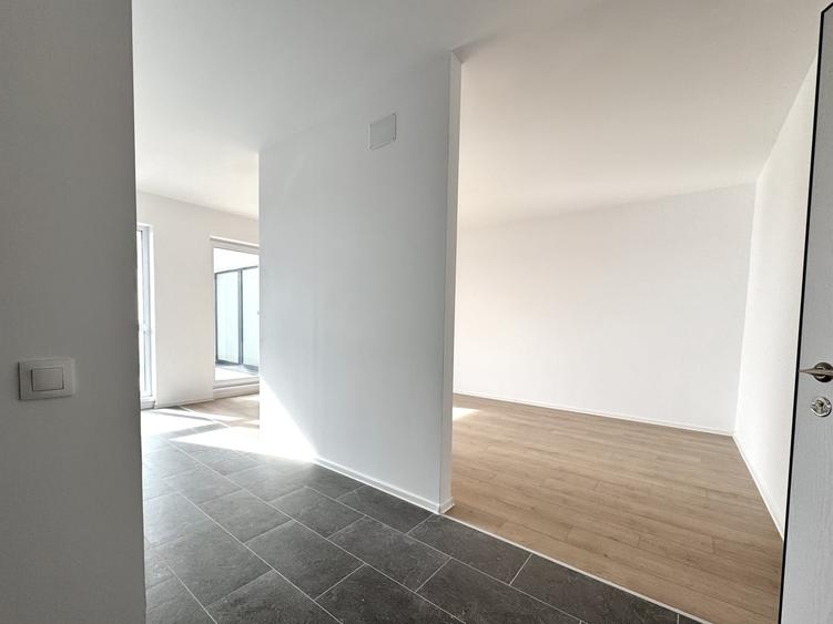 Apartament cu 3 camere semidecomandat în Străulești
