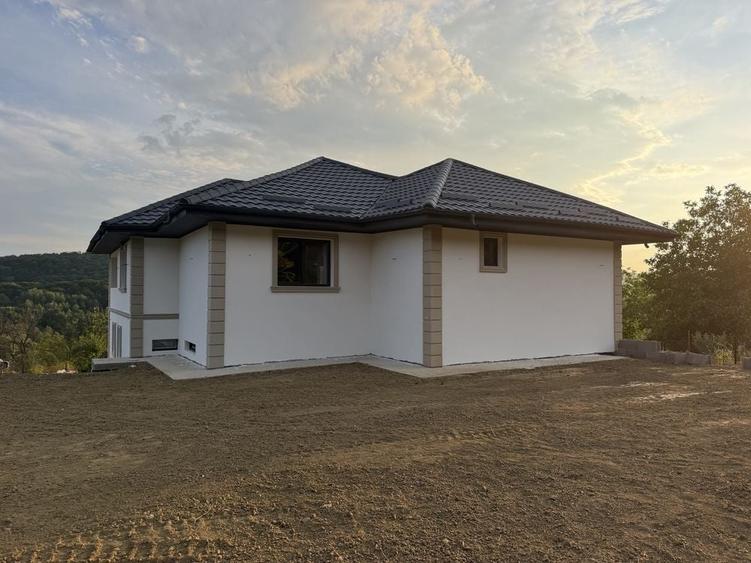 Casă cu 4 camere în Vlădesti