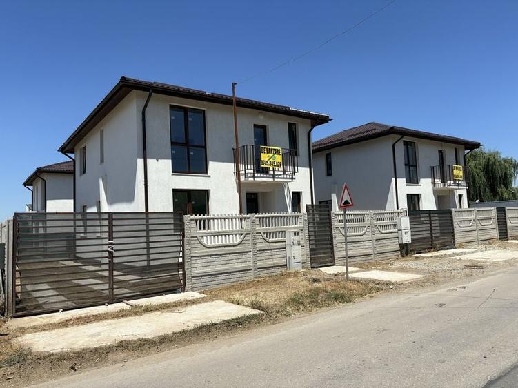 Casă cu 4 camere în Domnești