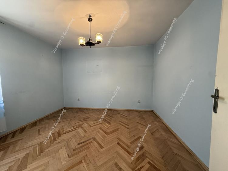 Apartament cu 4 camere decomandat în Central