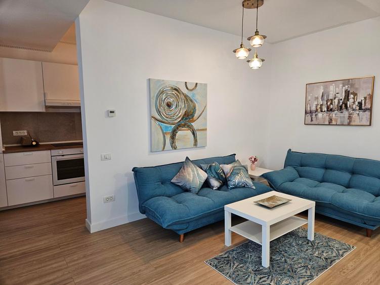 Apartament cu 3 camere semidecomandat în Bucureștii Noi