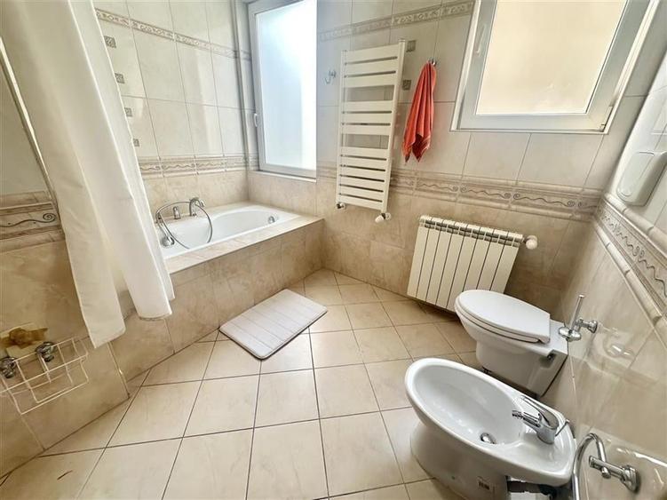 Apartament cu 3 camere decomandat, mobilat în Primăverii