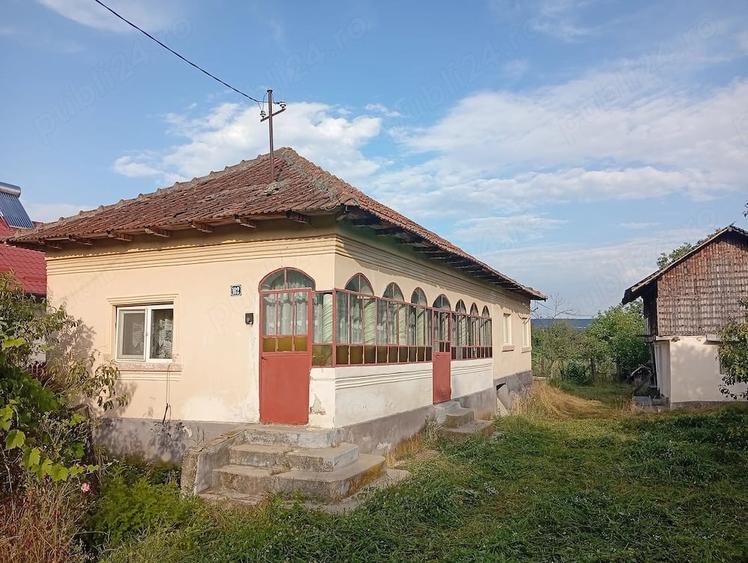 Casă cu Teren 990 Mp în Micești
