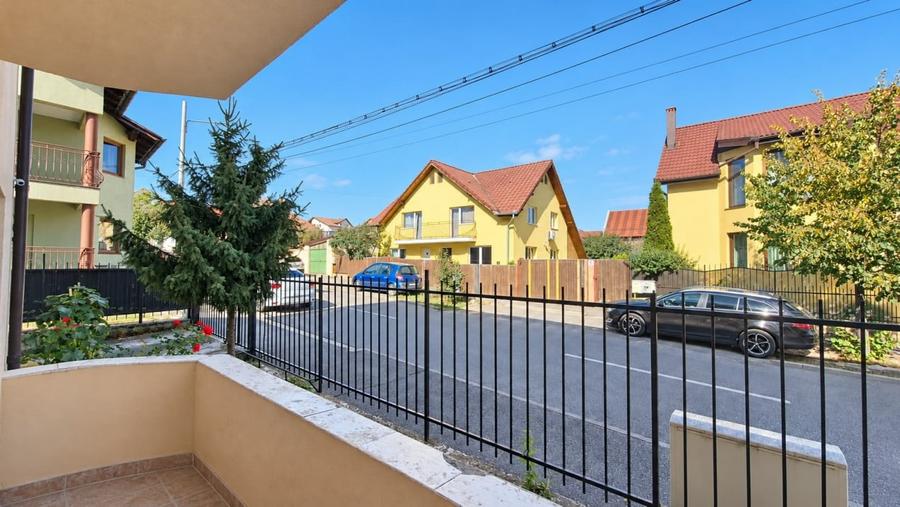 Apartament cu 3 camere decomandat, mobilat în Turnișor