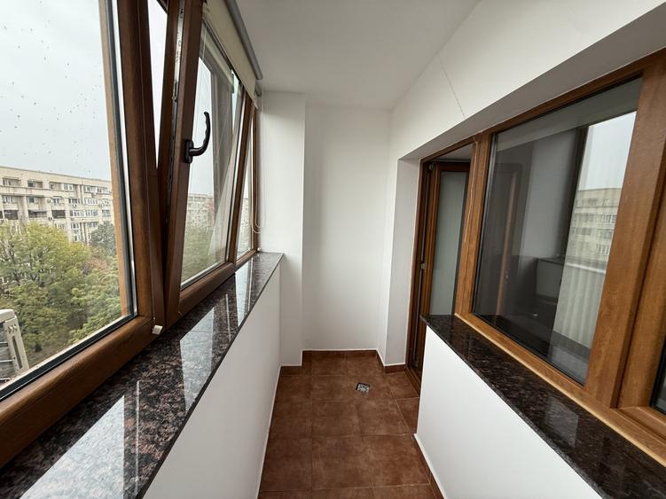 Apartament cu 3 camere semidecomandat, mobilat în Decebal