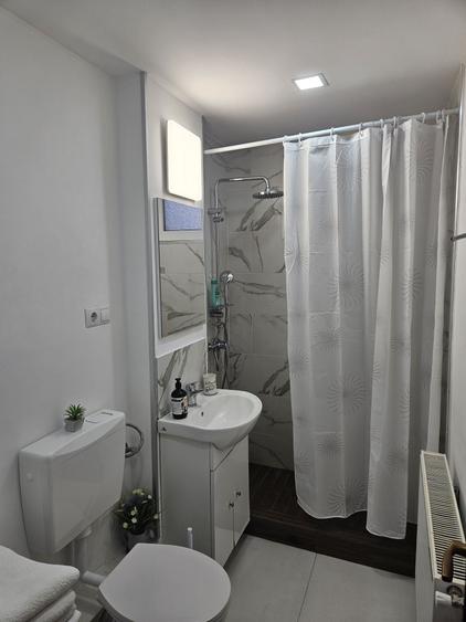 Apartament cu 3 camere decomandat în Dâmbu Pietros
