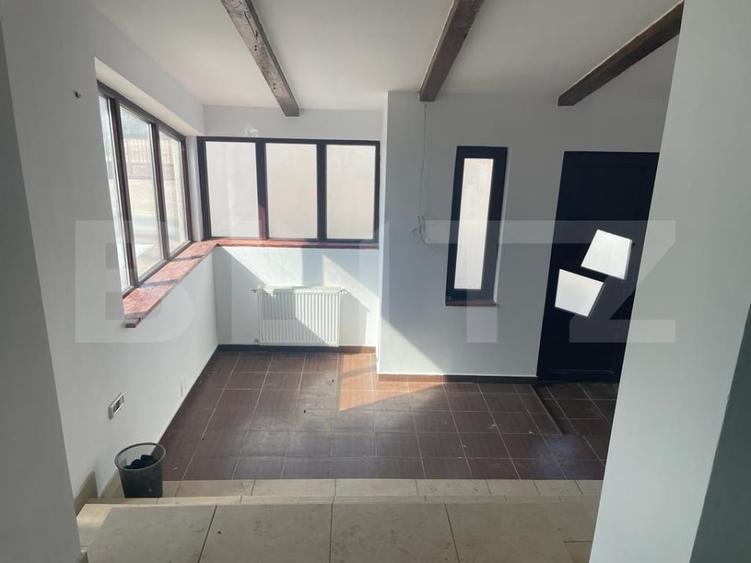 Spațiu comercial, de 190.39999389648 mp, în Central