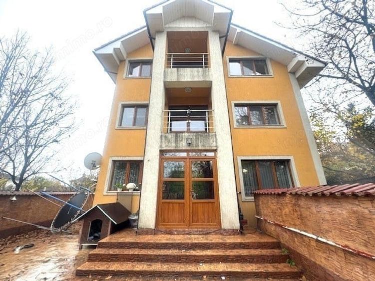 Casă cu 5 camere cu Teren 382 Mp în Central