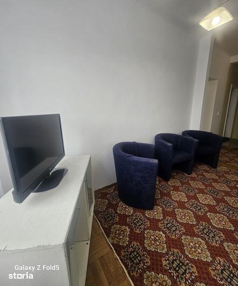 Apartament cu 3 camere decomandat în Central