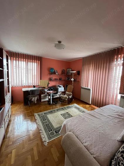 Casă cu 6 camere cu Teren 1200 Mp în Central