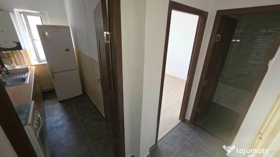 Apartament cu 4 camere decomandat în Hala Centrală