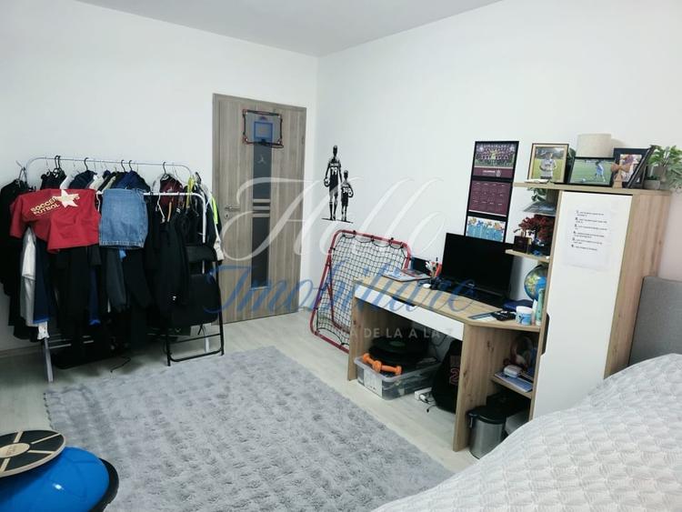 Apartament cu 3 camere semidecomandat în Florești