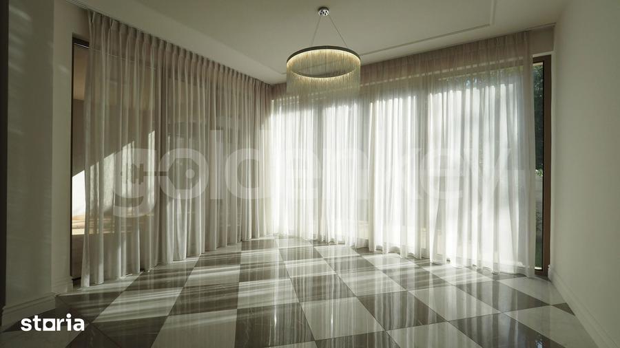Casă cu 7 camere cu Teren 550 Mp în Central