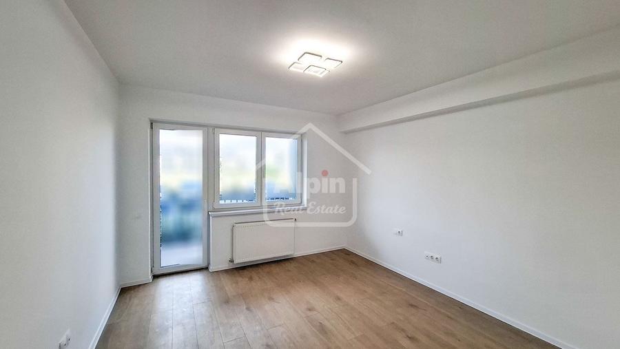 Apartament cu 3 camere decomandat în Tractorul