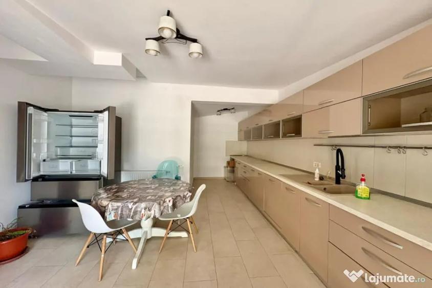 Apartament cu 3 camere semidecomandat în Bucureștii Noi