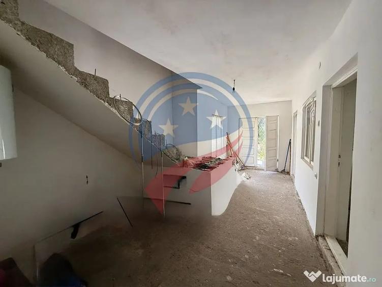 Casă cu 4 camere cu Teren 680 Mp în Central