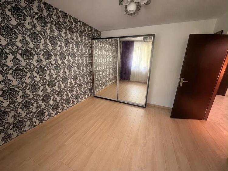 Apartament cu 3 camere decomandat în Drumul Taberei