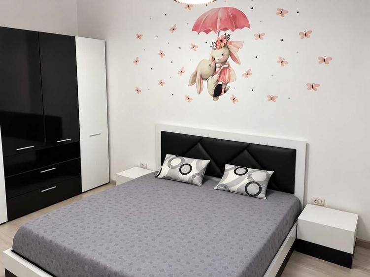 Apartament cu 3 camere semidecomandat în Roșu