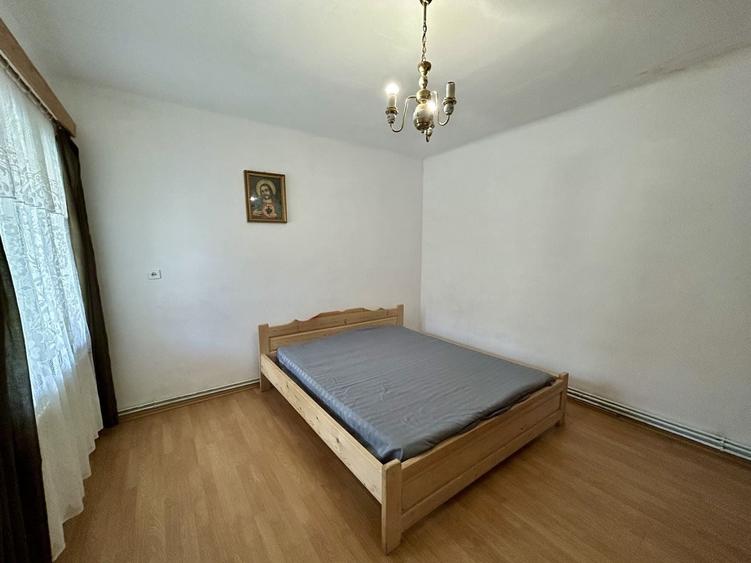 Casă individuală cu 21 camere cu Canalizare în Central