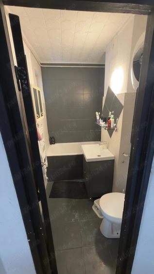 Apartament cu 3 camere semidecomandat în Giulești