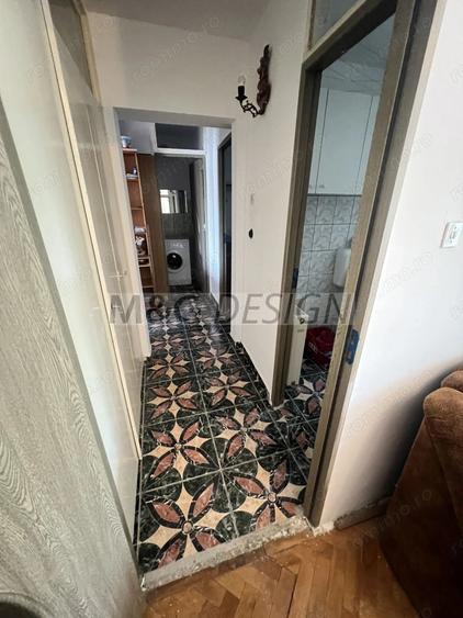 Apartament cu 3 camere decomandat în Girocului