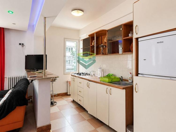 Apartament cu 3 camere semidecomandat în Cișmigiu