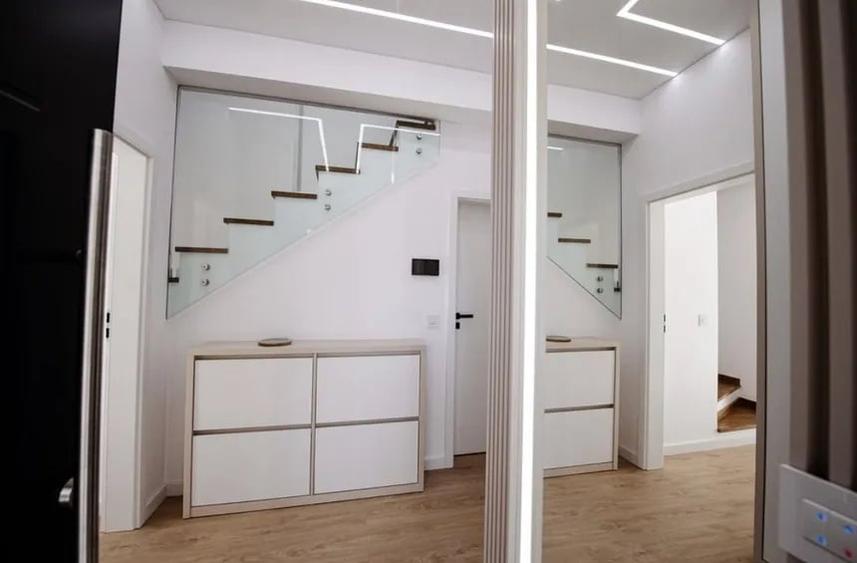 Duplex cu 5 camere cu Canalizare în Dumbrăvița