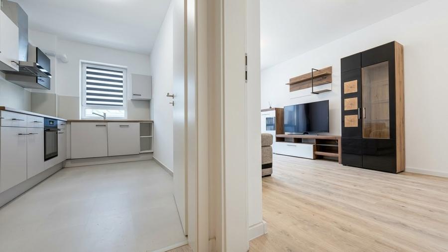 Apartament cu 2 camere decomandat în Tractorul
