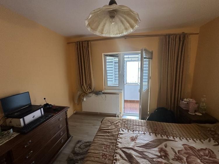 Apartament cu 4 camere decomandat în Unirii Sud