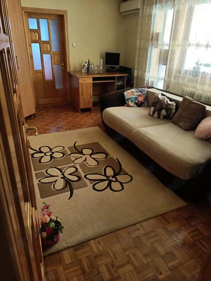 Apartament cu 3 camere semidecomandat în Govândari