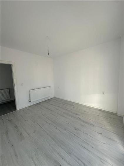 Apartament cu 3 camere decomandat în Vișani