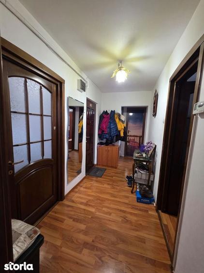 Apartament cu 3 camere decomandat în Central