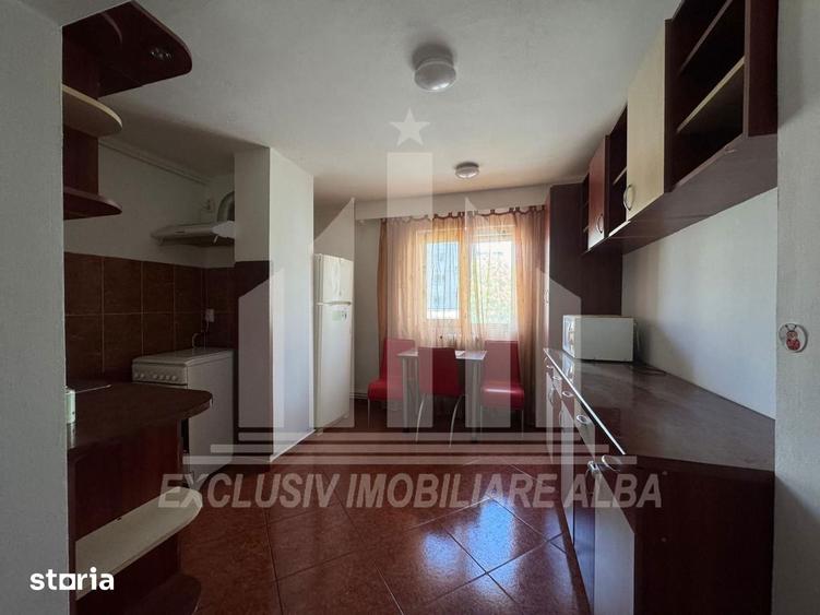 Apartament cu 3 camere semidecomandat, mobilat în Cetate