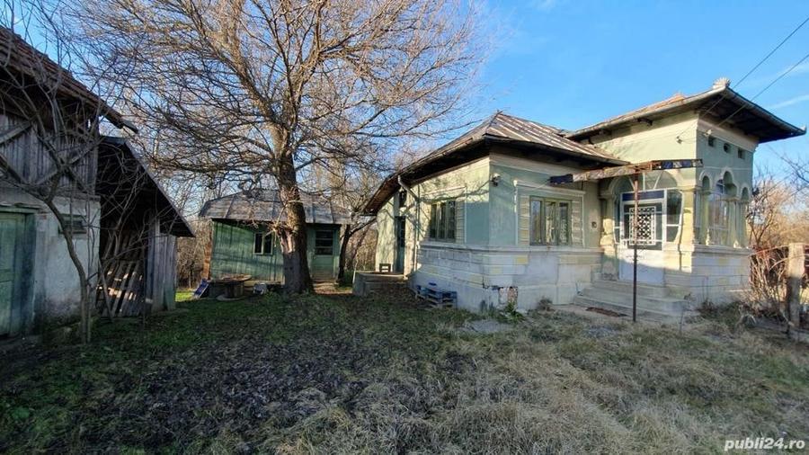 Casă cu 4 camere cu Teren 1800 Mp în Bârsoiu