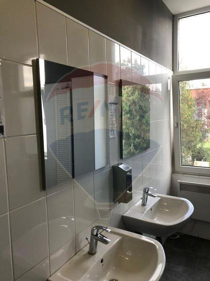 Spațiu comercial, de 4,000 mp, în Central