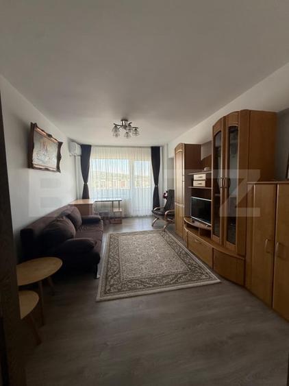 Apartament cu 3 camere decomandat, mobilat în Tudor
