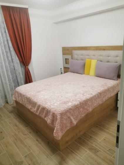 Apartament cu 3 camere decomandat, mobilat în Tractorul