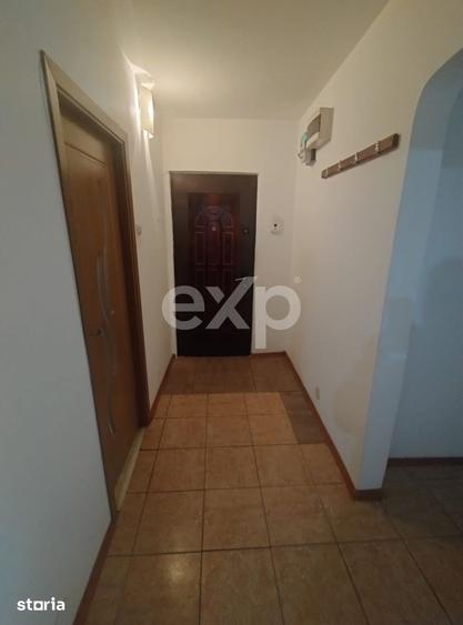 Apartament cu 3 camere decomandat, mobilat în Prundu
