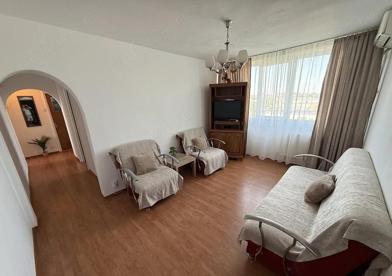 Apartament cu 3 camere semidecomandat, mobilat în Apusului