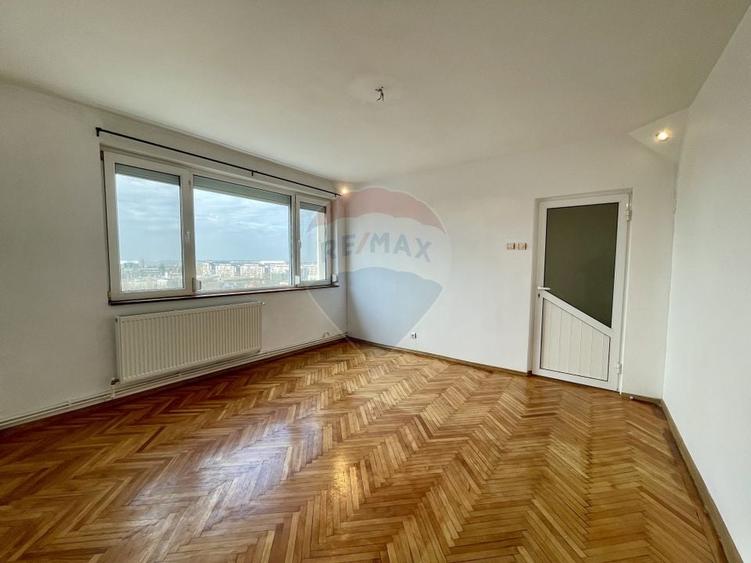 Apartament cu 3 camere semidecomandat în Nord