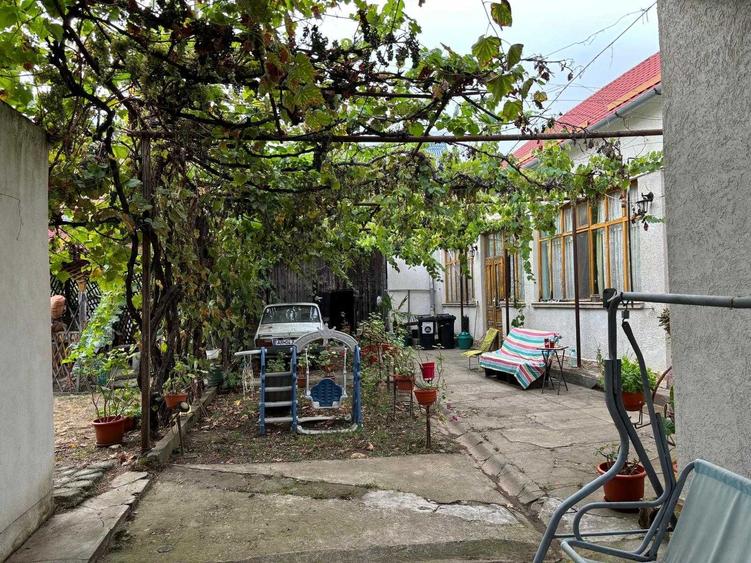 Casă cu 4 camere în Aluniș