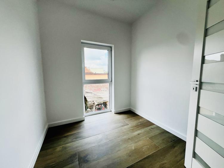 Duplex cu 5 camere cu Canalizare în Mehala