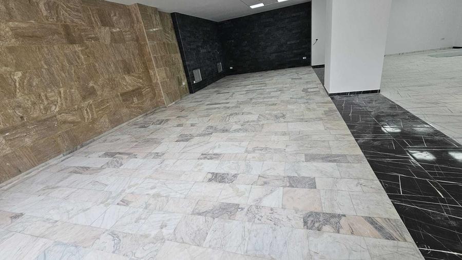 Spațiu comercial, de 380 mp, în Central
