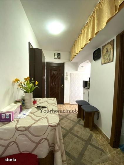 Apartament cu 2 camere semidecomandat în Craiovița Nouă