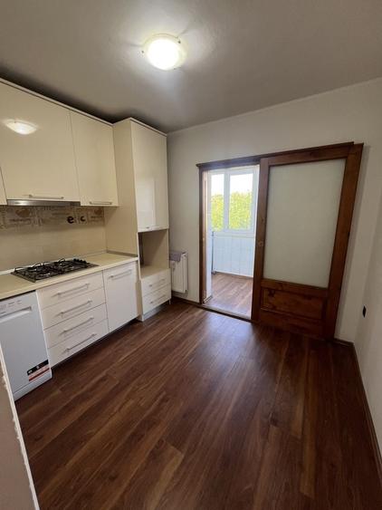 Apartament cu 3 camere decomandat în Rogerius